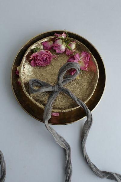 Crinkled silk стрічка VTILENE ручного фарбування Graphite CSR-100043 &mdash; декор для весільного столу та фотосесій VTILENE studio