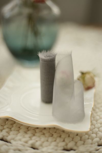 Шовкова стрічка з органзи VTILENE Light grey SS-000012 &mdash; декор для весільного столу та фотосесій VTILENE studio
