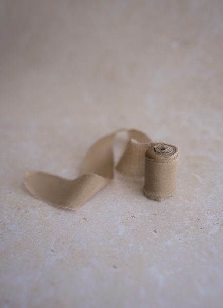 Стрічка для оформлення подарунків VTILENE батист 3 м Dark beige BR-100126 &mdash; декор для весільного столу та фотосесій VTILENE studio