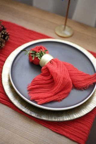 Серветка з щільної марлі для декору столу VTILENE Christmas red GN-1003035 &mdash; декор для весільного столу та фотосесій VTILENE studio