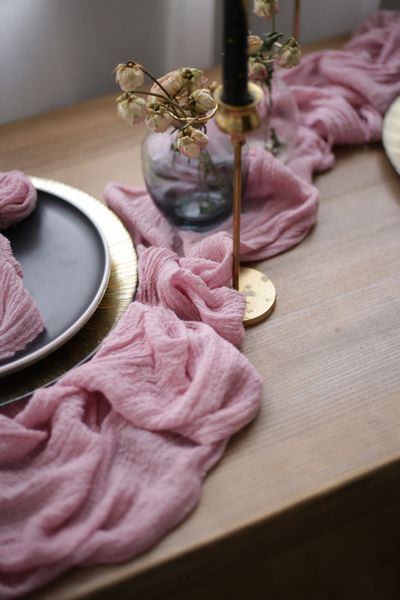 Доріжка на стіл з марлі ручного фарбування VTILENE Vintage mauve GR-1000 &mdash; декор для весільного столу та фотосесій VTILENE studio
