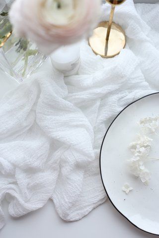 Доріжка на стіл з марлі для весілля VTILENE White GR-10003 &mdash; декор для весільного столу та фотосесій VTILENE studio