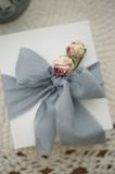 Подарункова стрічка з батисту VTILENE блакитна 3 м Dusty blue RB-100300 &mdash; декор для весільного столу та фотосесій VTILENE studio