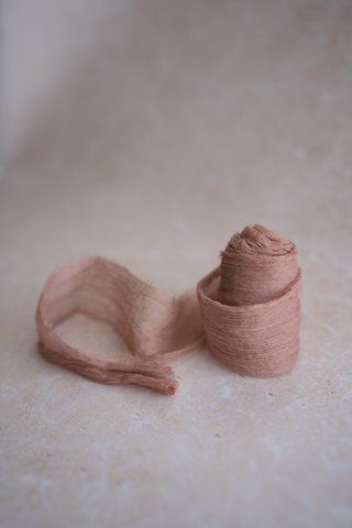 Стрічка з жатого шовку VTILENE ручного фарбування Woodrose  CSR-100078 &mdash; декор для весільного столу та фотосесій VTILENE studio