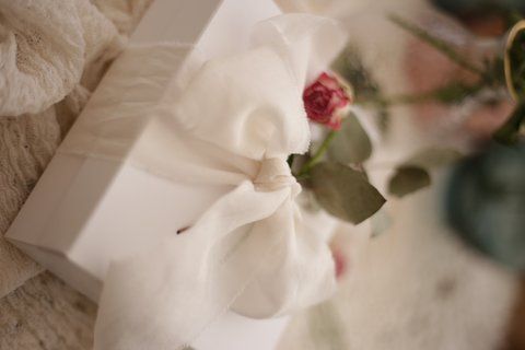 Батистова стрічка VTILENE ручного фарбування 3 м Ivory BR-100010 &mdash; декор для весільного столу та фотосесій VTILENE studio