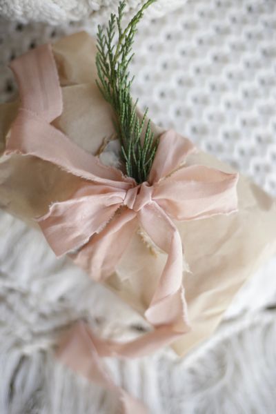 Батистова стрічка для пакування VTILENE ручного фарбування 3 м Dusty rose BR-100255 &mdash; декор для весільного столу та фотосесій VTILENE studio