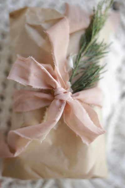 Батистова стрічка для пакування VTILENE ручного фарбування 3 м Dusty rose BR-100255 &mdash; декор для весільного столу та фотосесій VTILENE studio