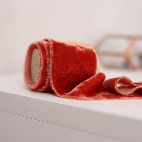 Декоративна оксамитова стрічка VTILENE Pressed rose RV-100098 &mdash; декор для весільного столу та фотосесій VTILENE studio