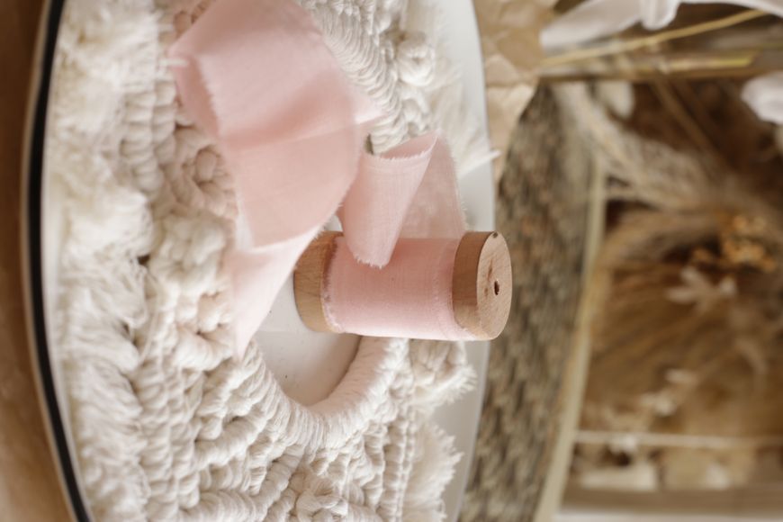 Батистова стрічка VTILENE ручного фарбування 3 м Blush BR-100700 &mdash; декор для весільного столу та фотосесій VTILENE studio