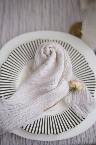 Серветка з щільної марлі для декору столу VTILENE Ivory GN-1003044 &mdash; декор для весільного столу та фотосесій VTILENE studio