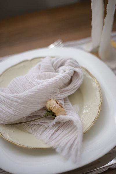 Серветка з щільної марлі для декору столу VTILENE Ivory GN-1003044 &mdash; декор для весільного столу та фотосесій VTILENE studio