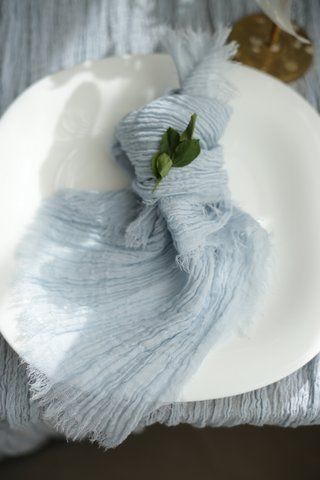 Серветка з щільної марлі для декору столу VTILENE Light dusty blue GN-1003045 &mdash; декор для весільного столу та фотосесій VTILENE studio