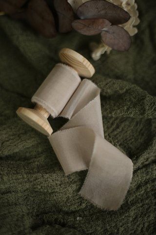 Батистова стрічка VTILENE ручного фарбування 3 м Warm linen BR-100900 &mdash; декор для весільного столу та фотосесій VTILENE studio