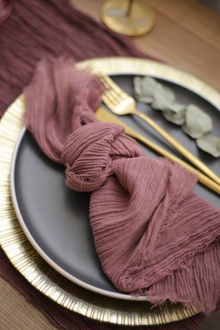 Серветка з щільної марлі для декору столу VTILENE Mauve GN-1003048 &mdash; декор для весільного столу та фотосесій VTILENE studio