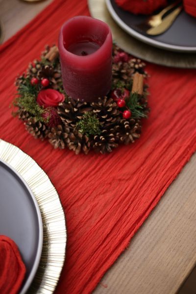 Марлевий текстильний раннер для подій VTILENE Christmas red GR-100044 &mdash; декор для весільного столу та фотосесій VTILENE studio